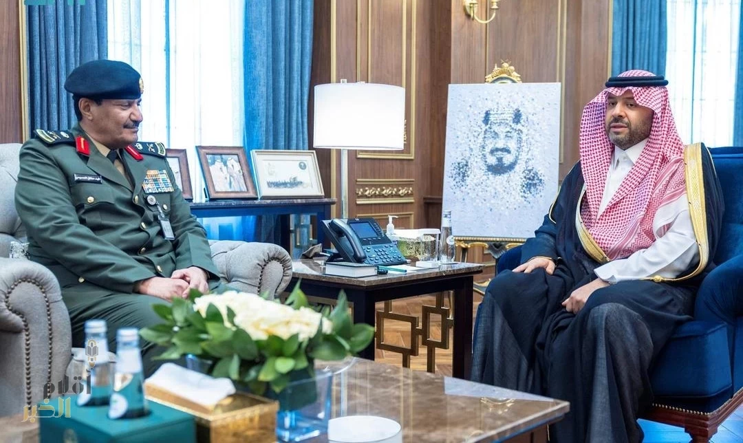 أمير الحدود الشمالية يستقبل مدير عام السجون بالمملكة