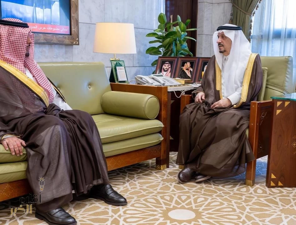 أمير منطقة الرياض يستقبل محافظ الدرعية