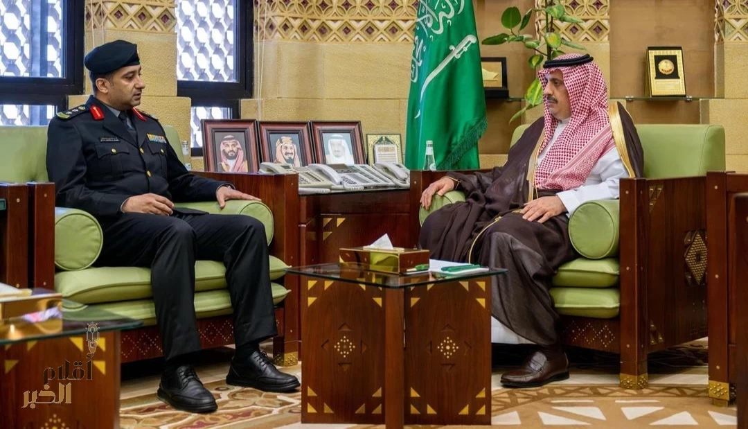 وكيل إمارة الرياض يطّلع على التقرير السنوي لمركز العمليات الأمنية الموحدة (911) بالمنطقة