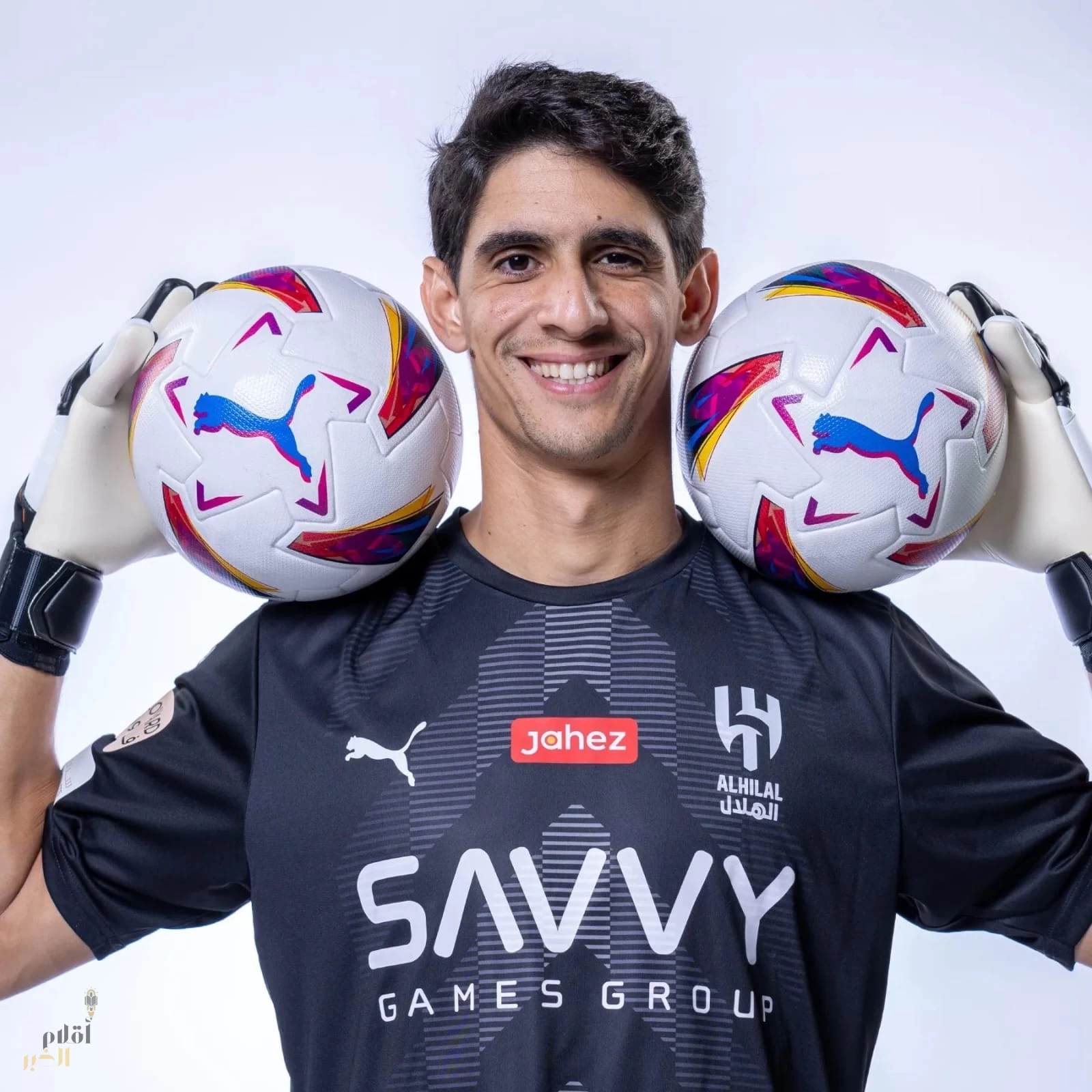 الهلال يُعلن تجديد عقد الحارس الدولي ياسين بونو حتى 2028