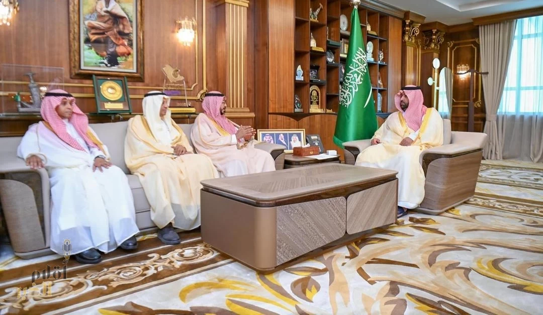 أمير منطقة جازان يستقبل المدير العام لفرع وزارة الموارد البشرية والتنمية الاجتماعية