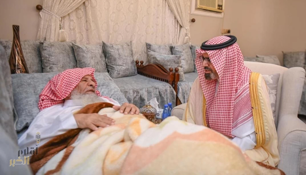 نائب أمير جازان يطمئن على صحة الشيخ العامري