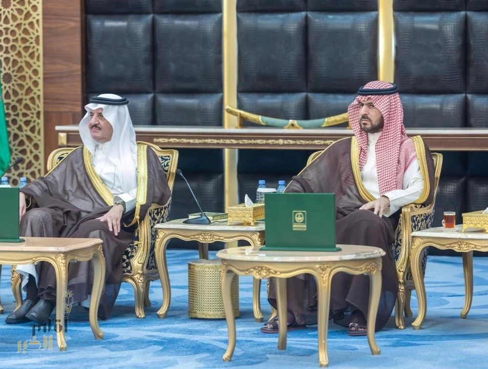 / أمير المنطقة الشرقية يستقبل منسوبي المؤسسة العامة للري