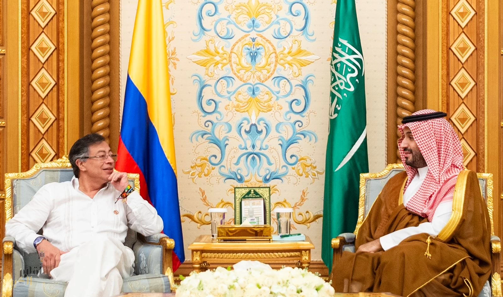 سمو ولي العهد يلتقي رئيس جمهورية كولومبيا