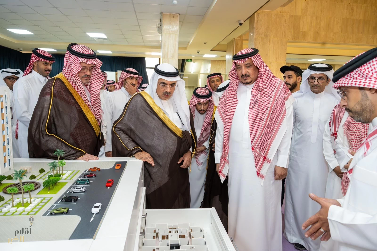 أمين الشرقية يفتتح المعرض السكني بالتعاون مع مركز سكني للتعريف بمشاريع التملك السكني