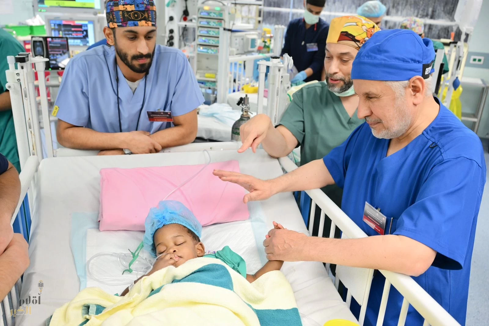 نجاح عملية فصل التوأم الملتصق الجامايكي "أزاريا وأزورا إيلسون" بعد عملية جراحية معقدة استغرقت (5) ساعات