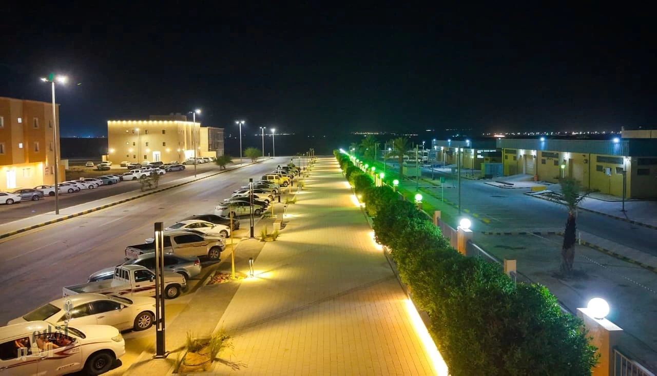 الانتهاء من أعمال تنفيذ مضمار مشي رياضي بحي الفيصلية في النعيرية بطول 400 متر