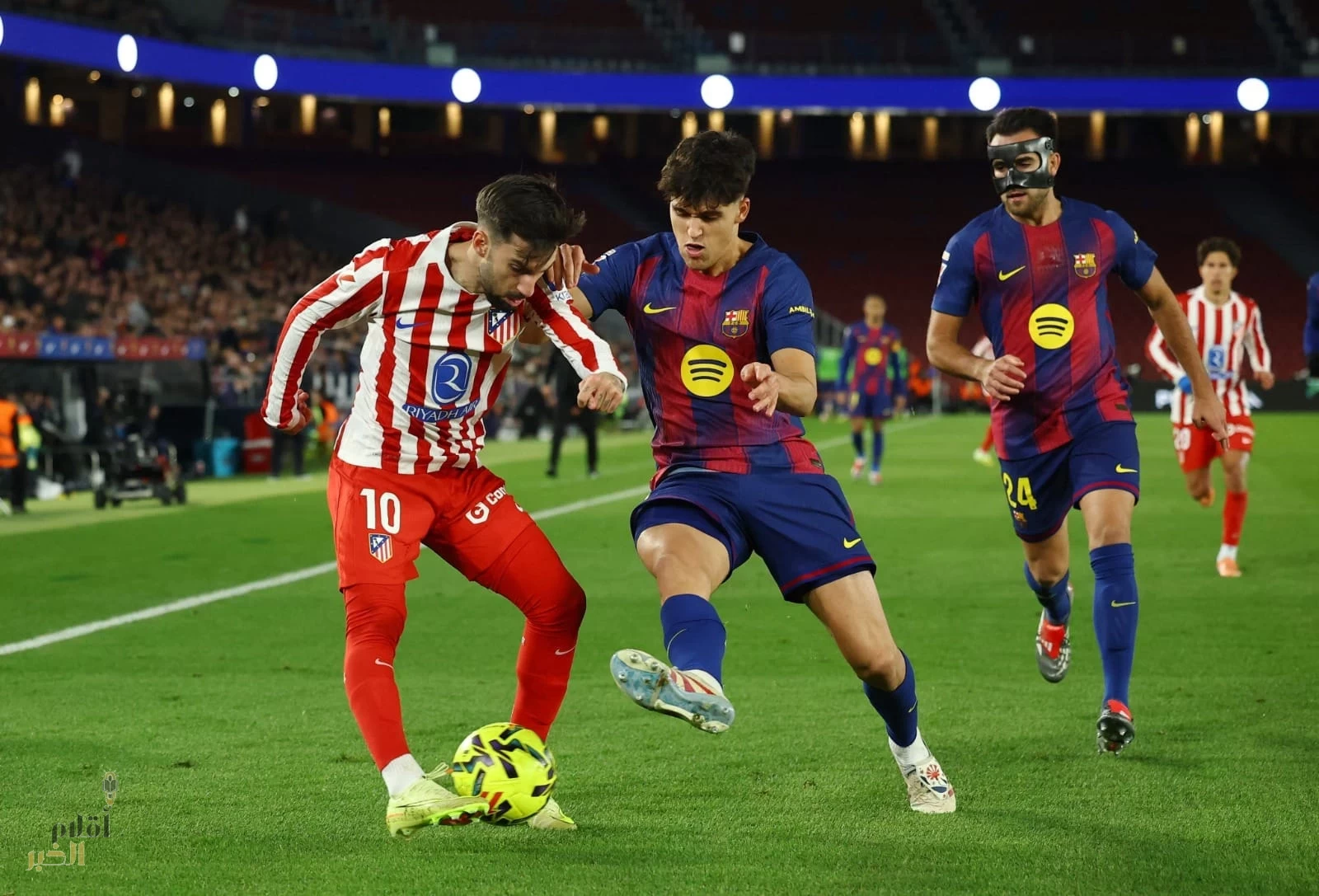 برشلونة يقلب الطاولة على أتليتيكو ويتمسك بالصدارة 