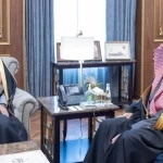 أمير الحدود الشمالية يستقبل وزير الإعلام وينوِّه بدعم القيادة لقطاع الإعلام