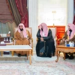 نائب أمير تبوك يواسي أسرة الخريصي في وفاة الشيخ أحمد الخريصي  