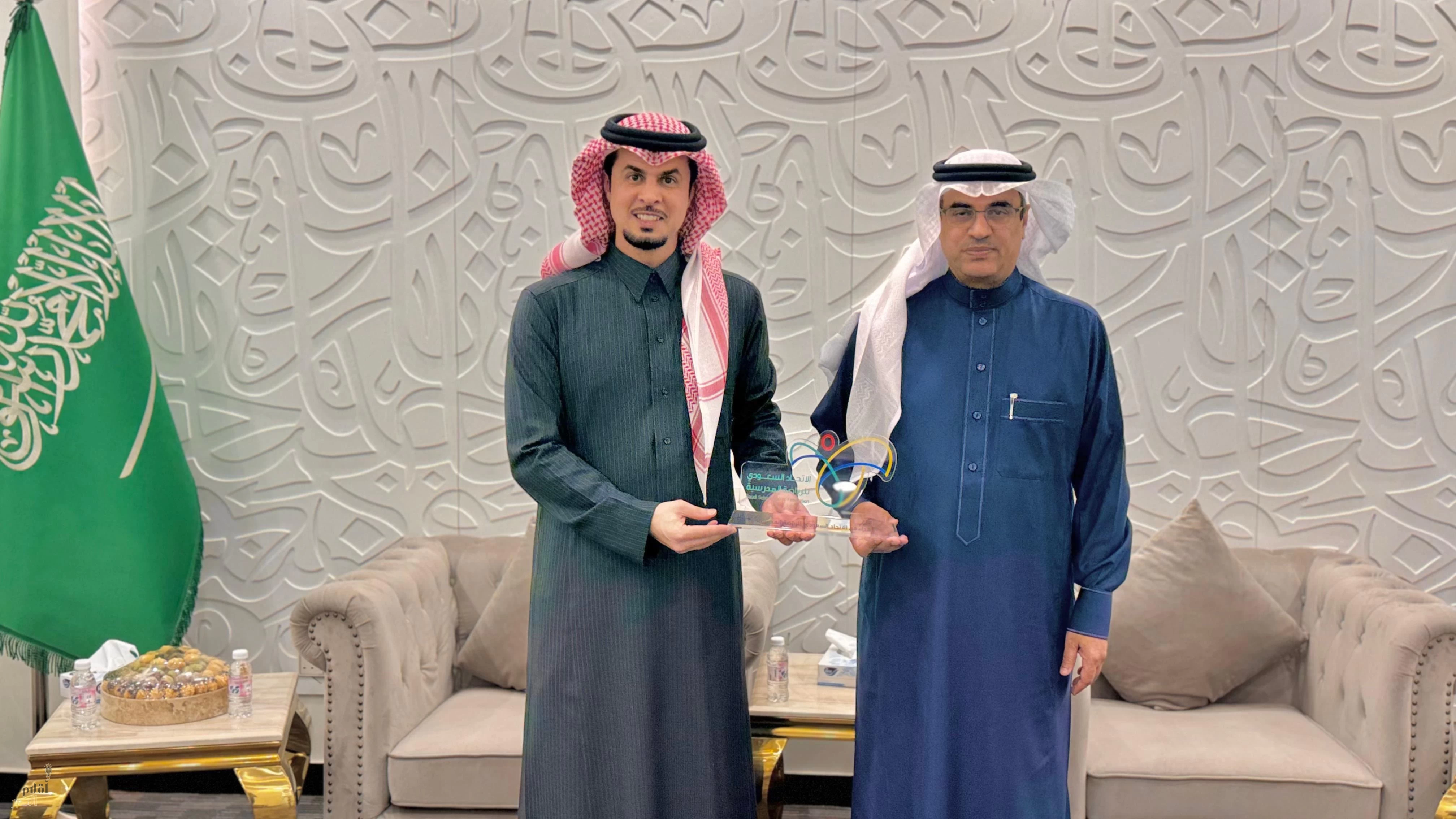 رئيس الاتحاد السعودي للرياضة المدرسيّة يثمن جهود الإدارة العامة للتعليم بمحافظة الطائف  