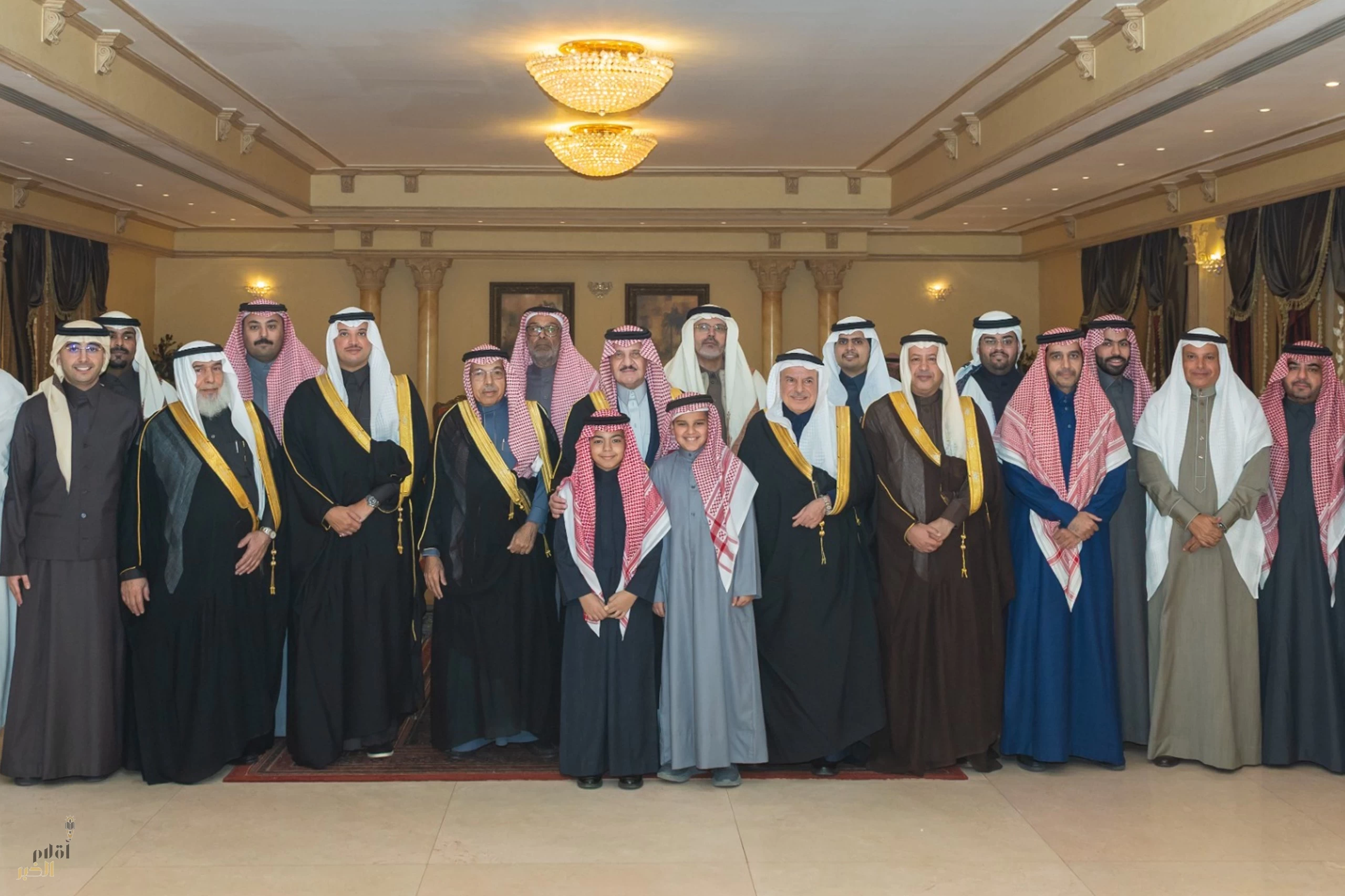 سمو أمير المنطقة الشرقية يختتم زيارته للأحساء التي دشّن خلالها مشاريع تنموية كبرى بلقاء الأعيان والأهالي