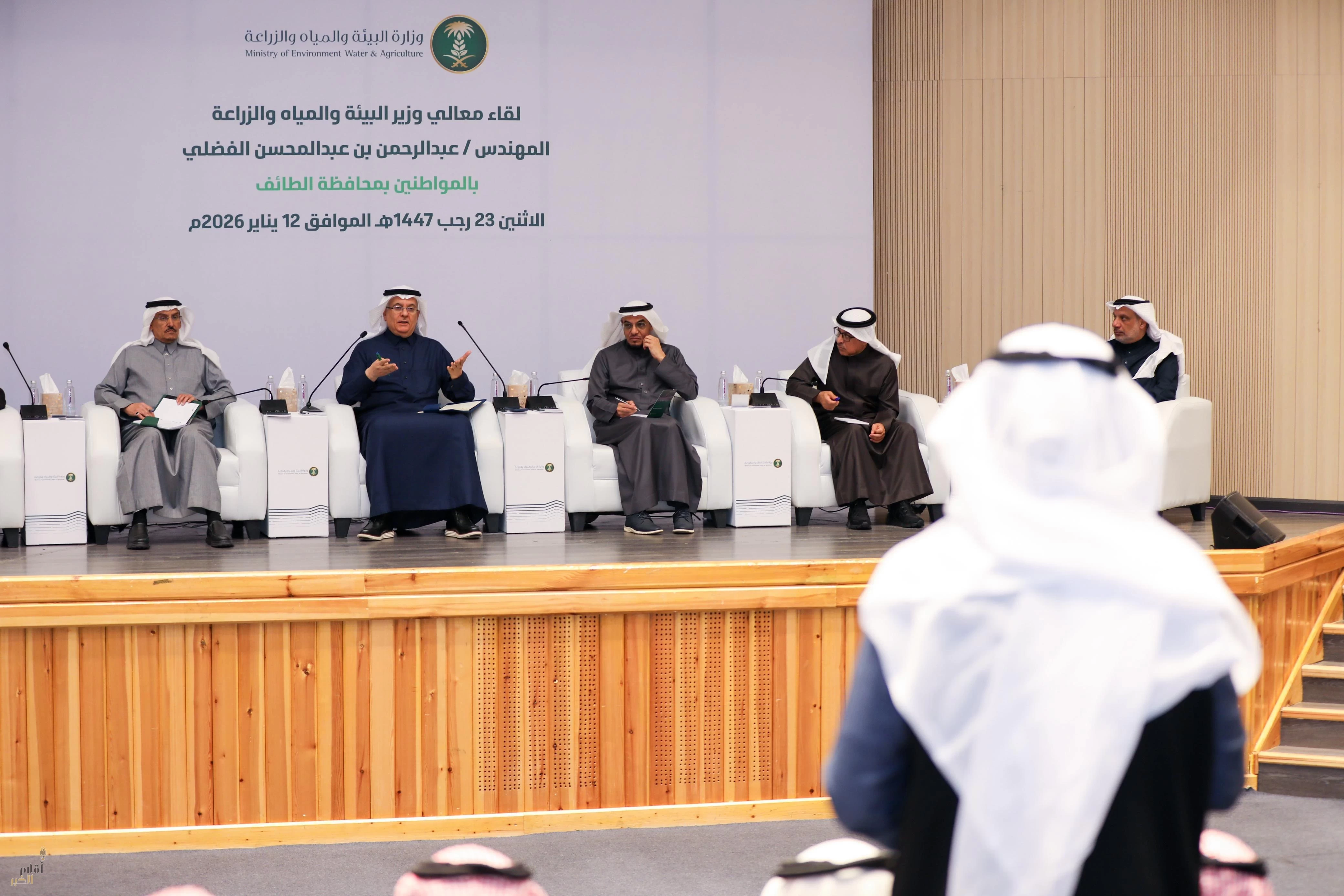 وزير "البيئة" يلتقي بعددٍ من المواطنين والمزارعين في محافظة الطائف