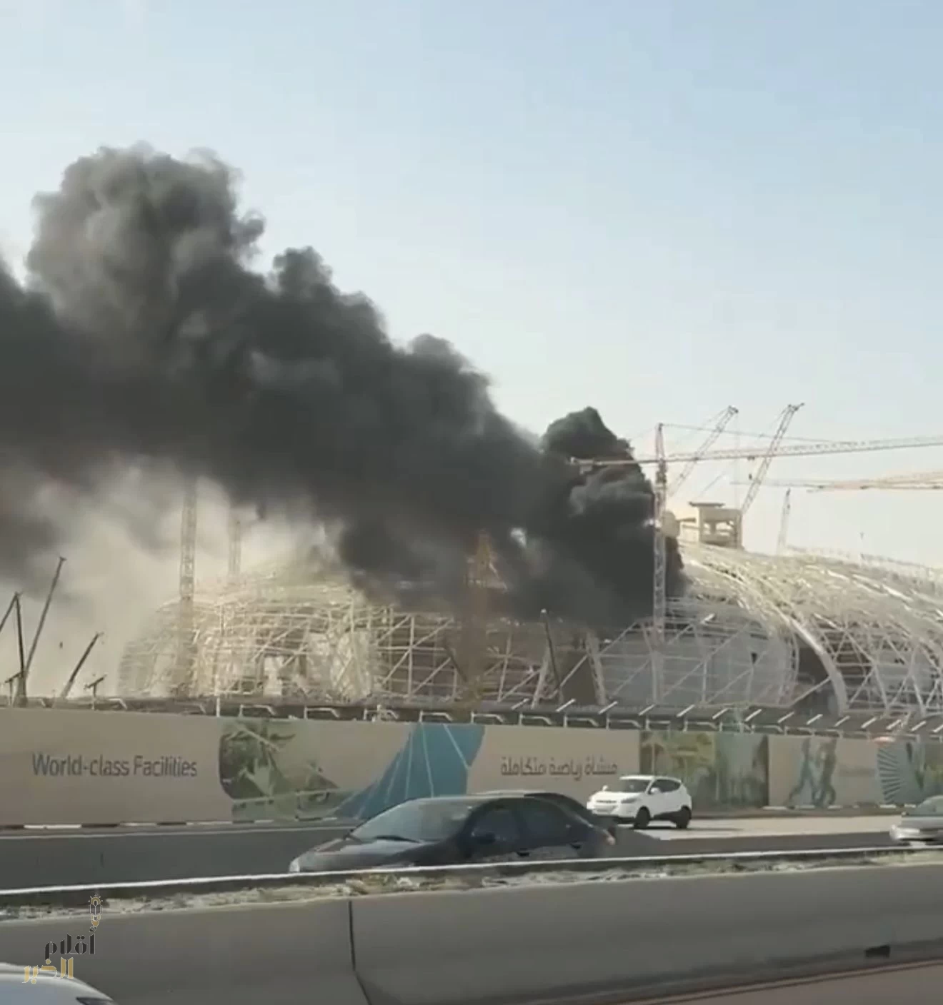 نشوب حريق بملعب أرامكو الجديد.. والدفاع المدني يسيطر عليه خلال 10 دقائق