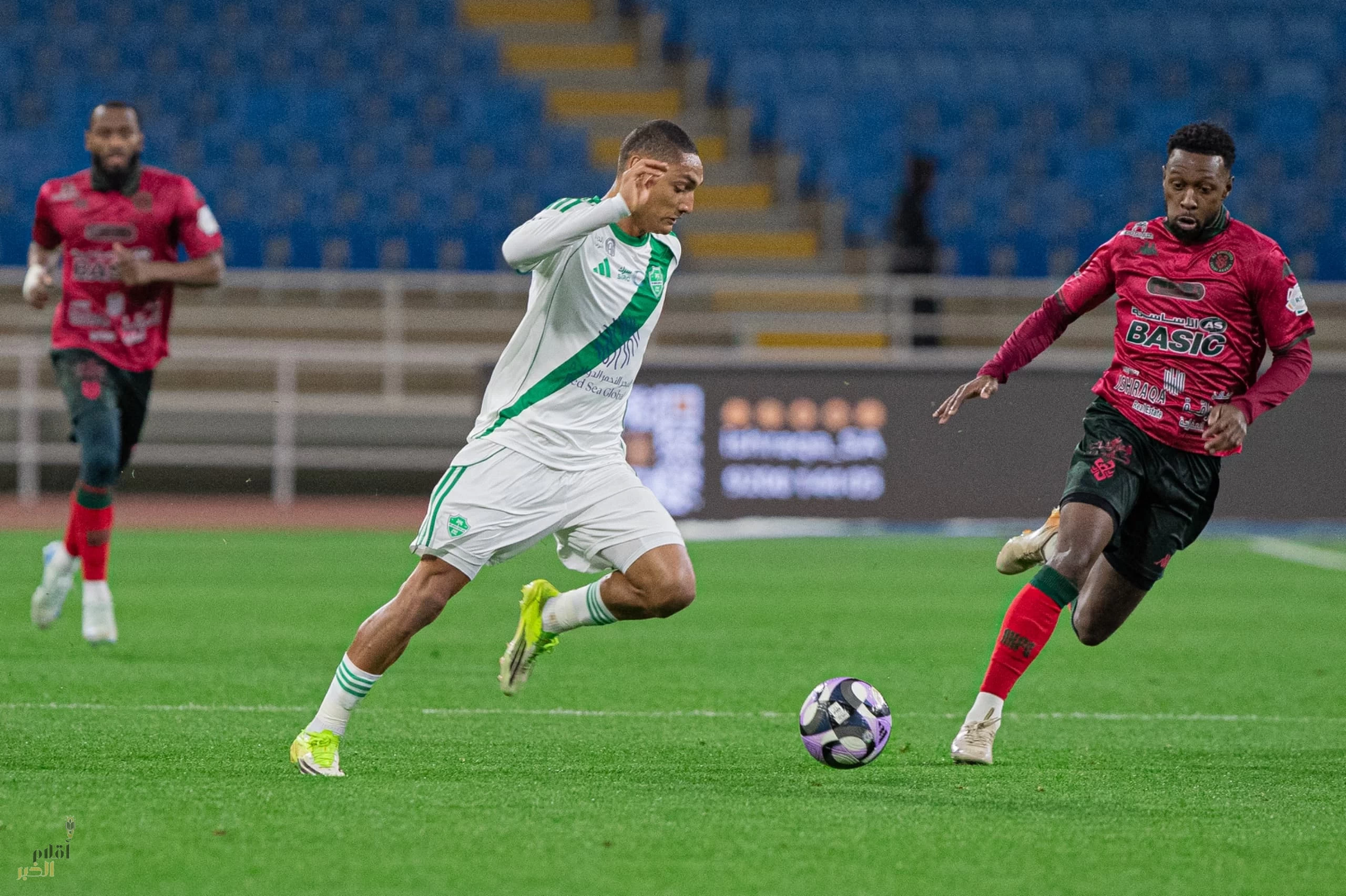 الأهلي يقفز لوصافة روشن بنقاط الخلود 
