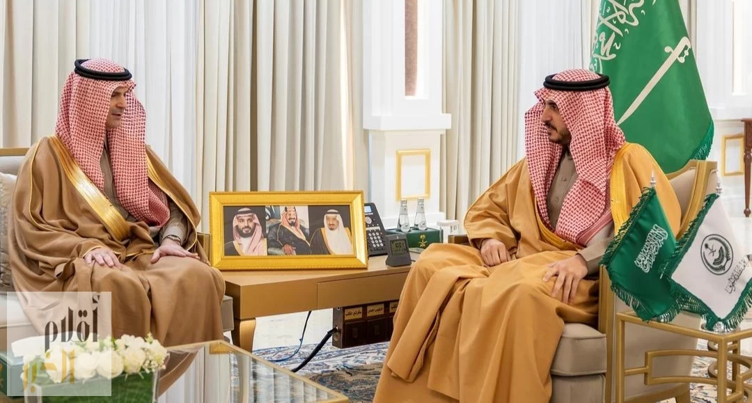 أمير الجوف يستقبل أعضاءَ اللجنة الإشرافية لكرسي الأمير نواف بن عبدالعزيز للتنمية المستدامة