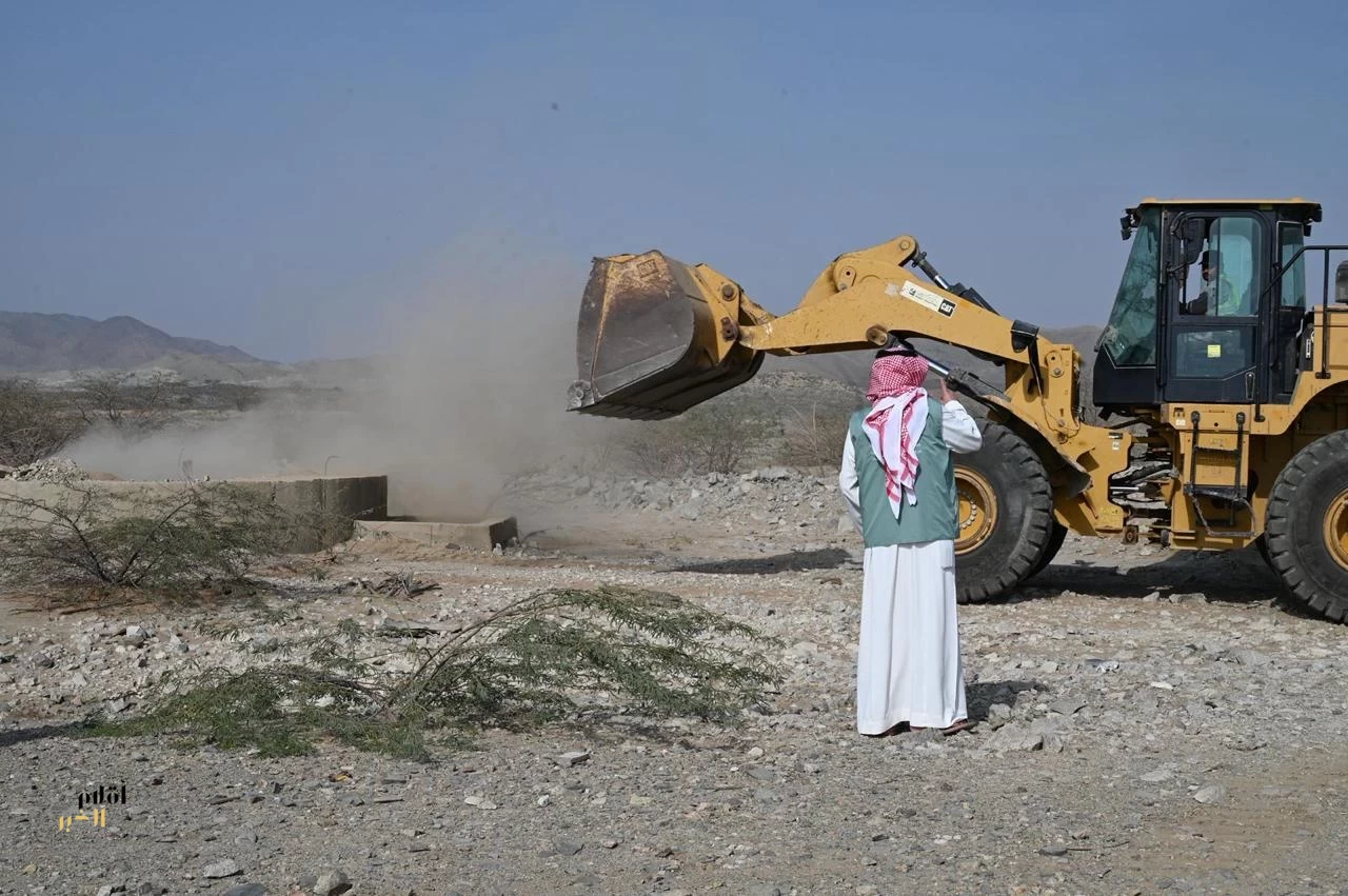 ‏«بيئة منطقة مكة» تردم 18 بئراً مكشوفة جنوب جدة لتعزيز السلامة العامة وحمايّة البيئة