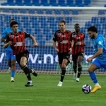 نيوم يحسم مواجهة الرياض بهدف الفرنسي لاكازيت