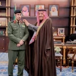 أمير الباحة يقلّد مدير سجون المنطقة رتبته الجديدة