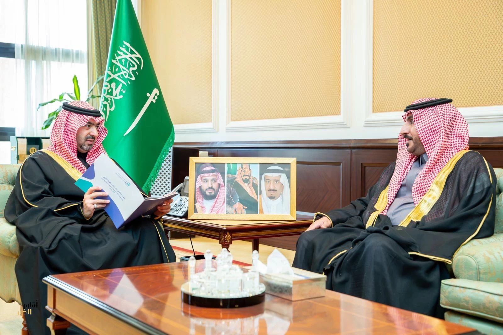 نائب أمير تبوك يستقبل رئيس جمعية "قادر" بالمنطقة