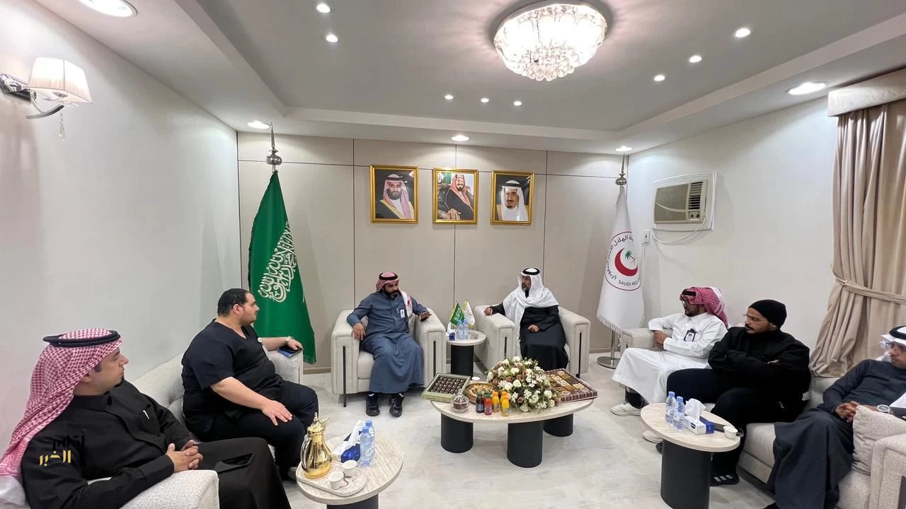 اجتماع تنسيقي يرسّخ التكامل بين تجمع الباحة الصحي و هيئة الهلال الأحمر السعودي بالمنطقة