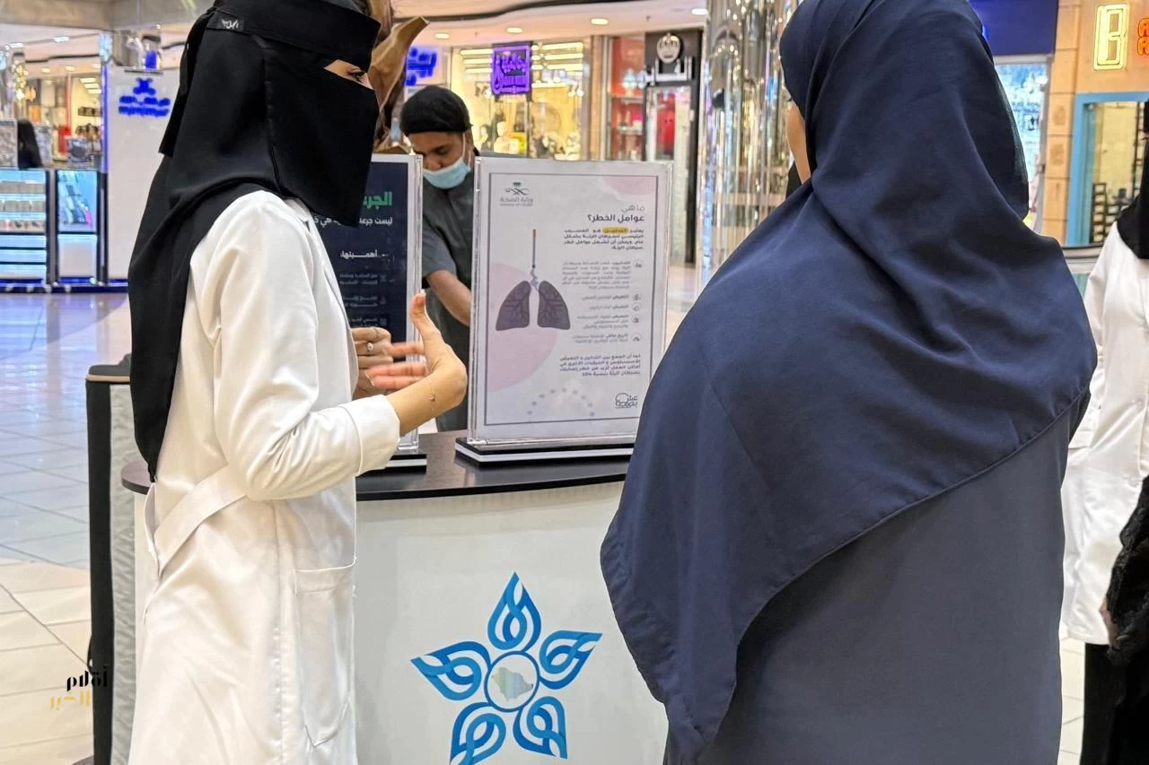 مستشفى الملك عبدالعزيز ينفّذ فعاليّة توعويّة بمناسبة الأسبوع الخليجي للتوعيّة بالسرطان
