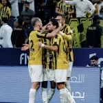 بعشرة لاعبين.. الاتحاد يفرض التعادل على الهلال ويُهدي الصدارة للنصر 