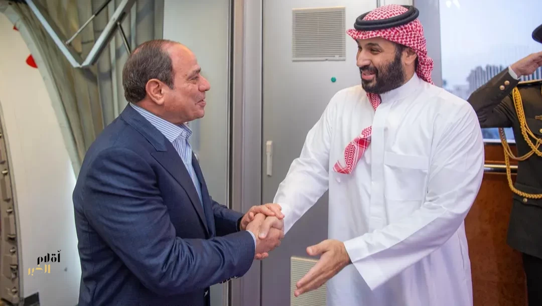 رئيس جمهورية مصر يصل إلى جدة وسمو ولي العهد في مقدمة مستقبليه