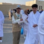 صور مشرقة لـ كشافة تعليم الطائف في خدمة المعتمرين بميقات السيل 