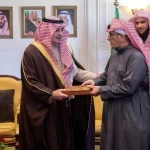 أمير منطقة تبوك يسلّم وثائق تملّك الوحدات السكنية للمستفيدين من تبرّع سمو ولي العهد