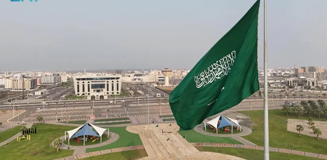 أكثر من 10 آلاف علم سعودي تزيّن شوارع جازان احتفاءً بيوم العلم
