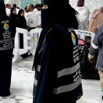 صُنّاع الإيجابية… ثمانون متطوعًا يصنعون فرقًا في خدمة ضيوف الرحمن بالحرم المكي