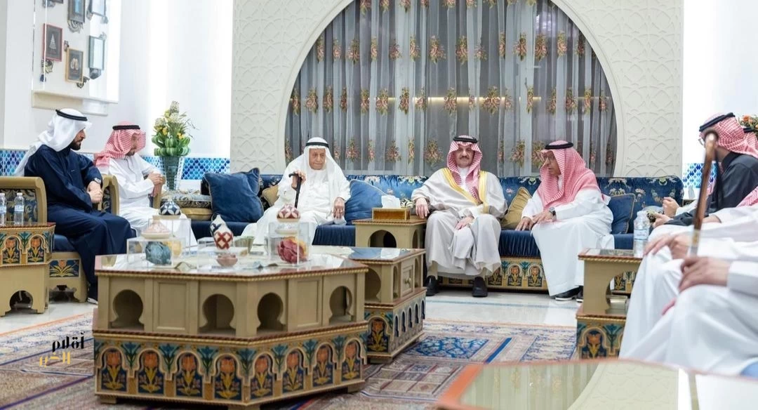 أمير المنطقة الشرقية يقدم التعازي لأسرة الجميح