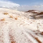 منطقة الجوف تكتسي بالبياض من نزول البرد وهطول أمطار غزيرة