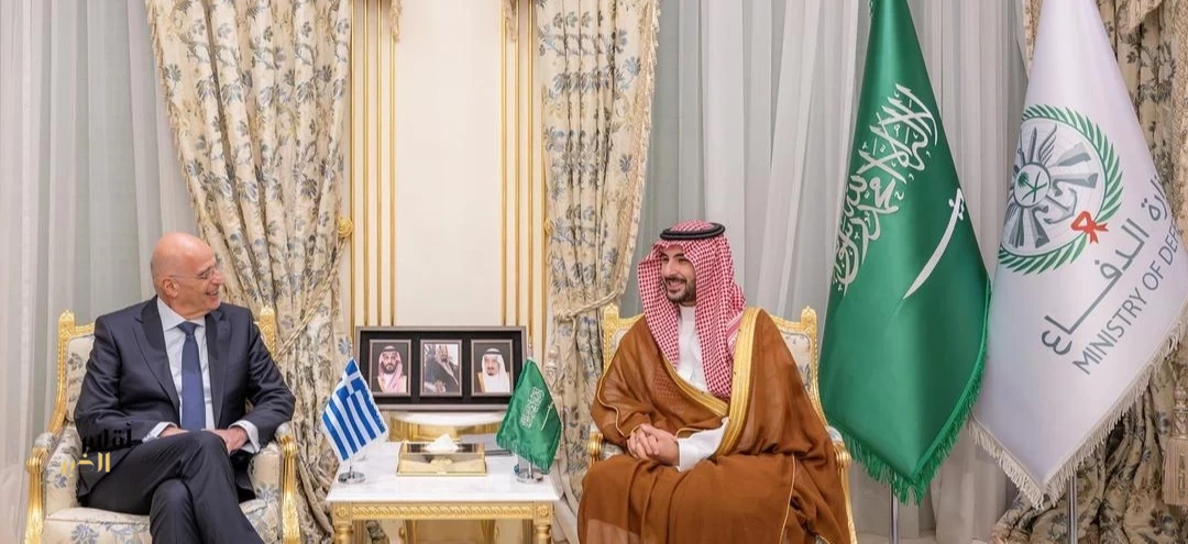 سمو وزير الدفاع يلتقي وزير الدفاع الوطني اليوناني