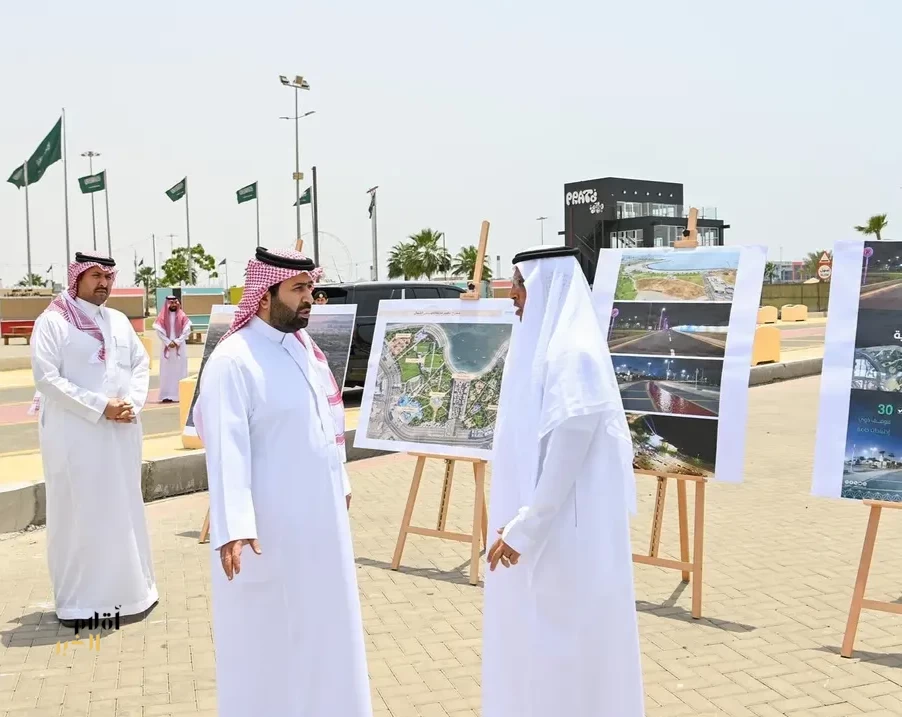 أمير جازان يتفقد الواجهة البحرية
