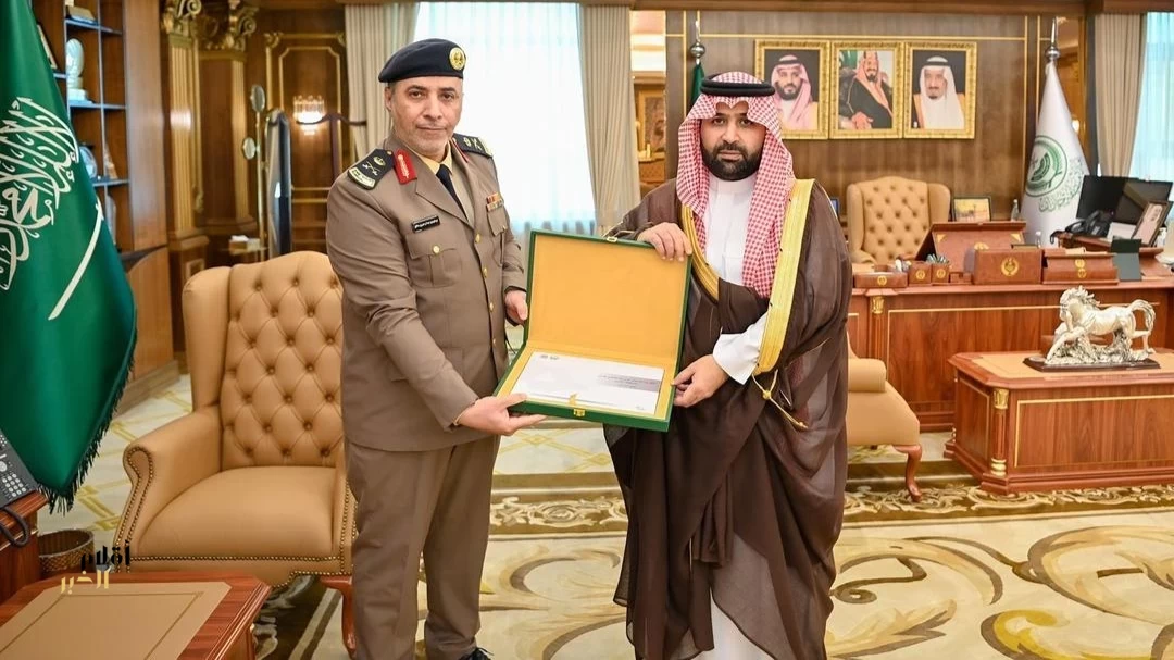 أمير جازان يطلع على التقرير السنوي للدفاع المدني بالمنطقة