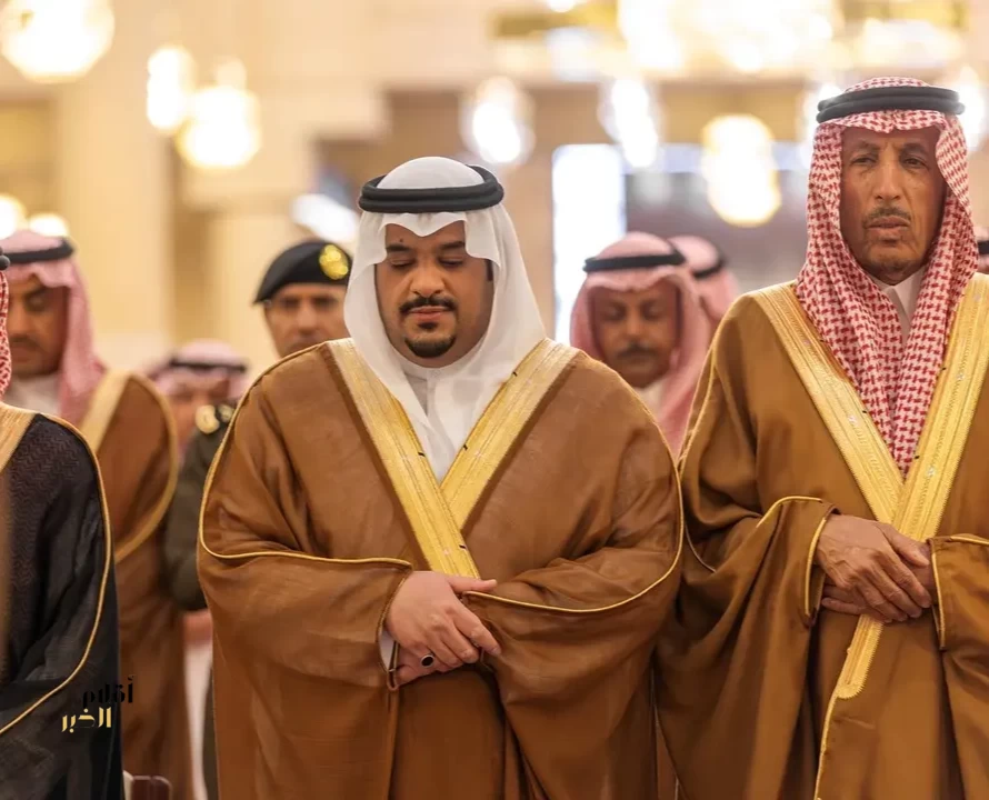 نائب أمير منطقة الرياض يؤدي صلاة الميت على صاحبة السمو الأميرة فوزية بنت سعود بن هذلول بن ثنيان آل سعود