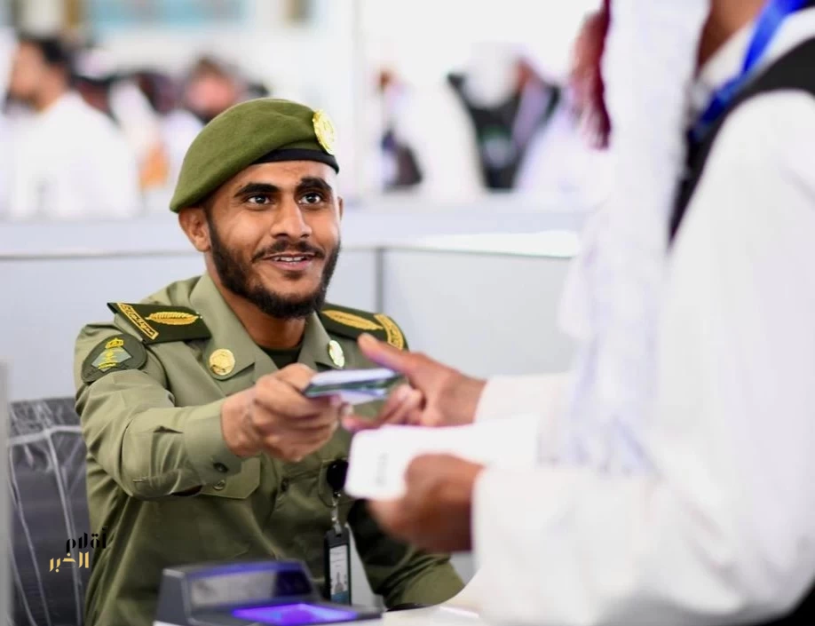 الجوازات بمطار الأمير محمد بن عبدالعزيز تستقبل أولى رحلات ضيوف الرحمن من جمهورية أفغانستان الإسلامية