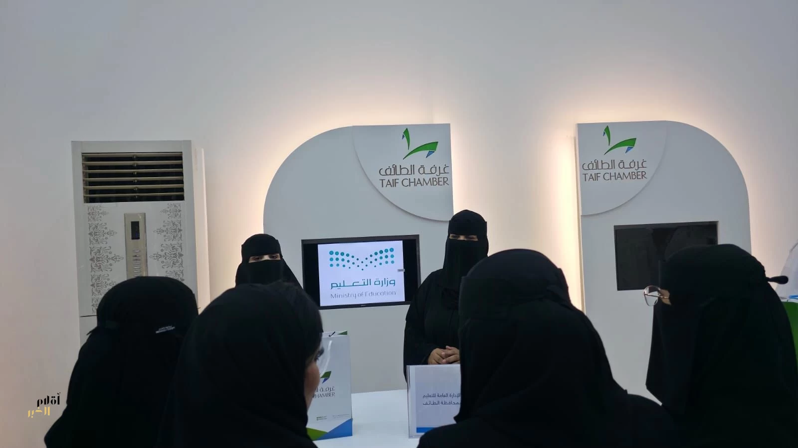 تعليم الطائف يعرض تجاربه المميزة في العلاقات العامة في غرفة الطائف 