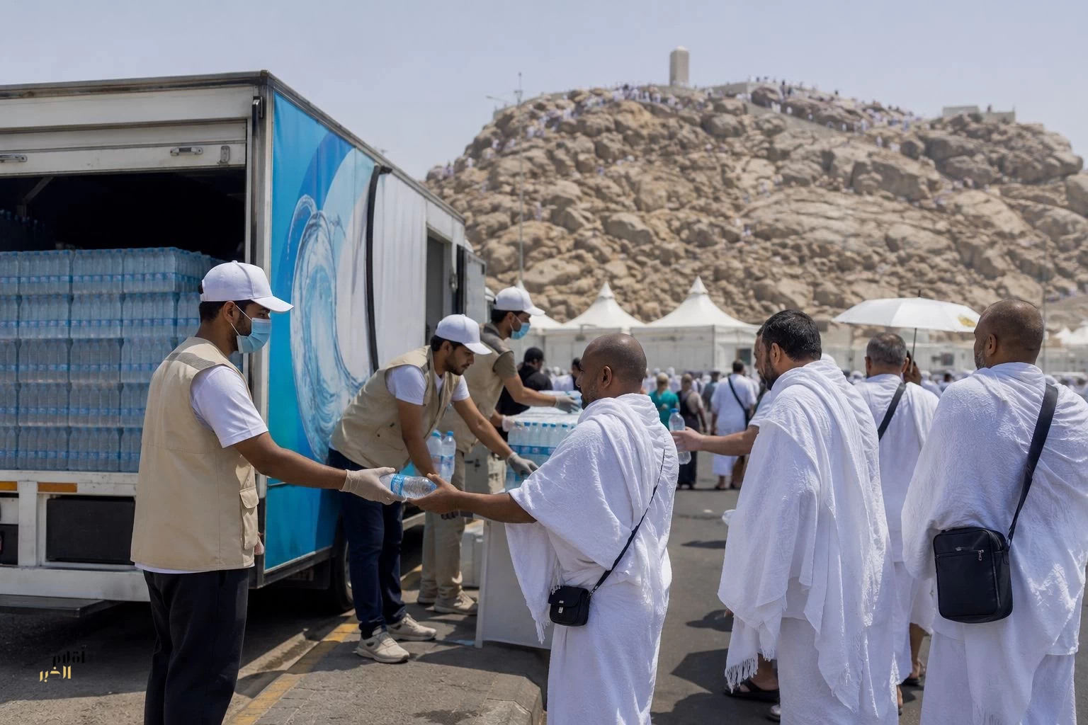 سقيا الماء..عطاء الجمعيات الخيرية لضيوف الرحمن