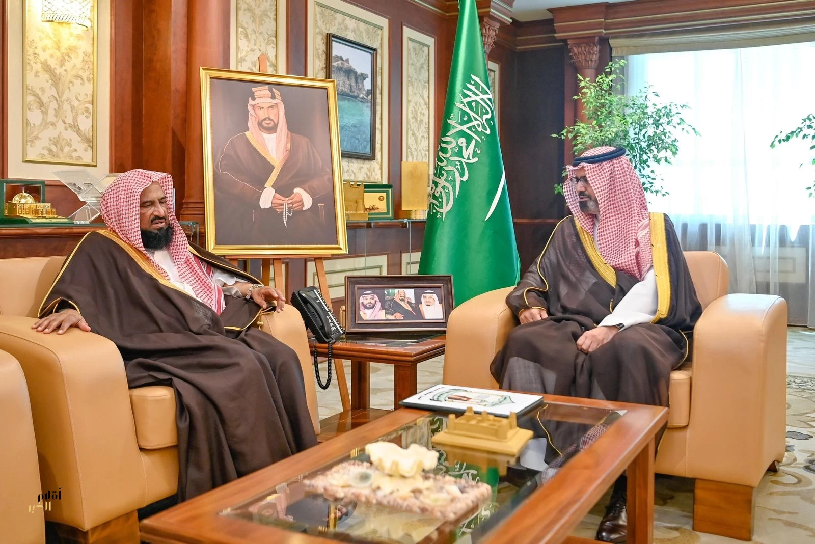 نائب أمير منطقة جازان يستقبل عضو هيئة كبار العلماء ومفوض الإفتاء لمنطقتي جازان وعسير