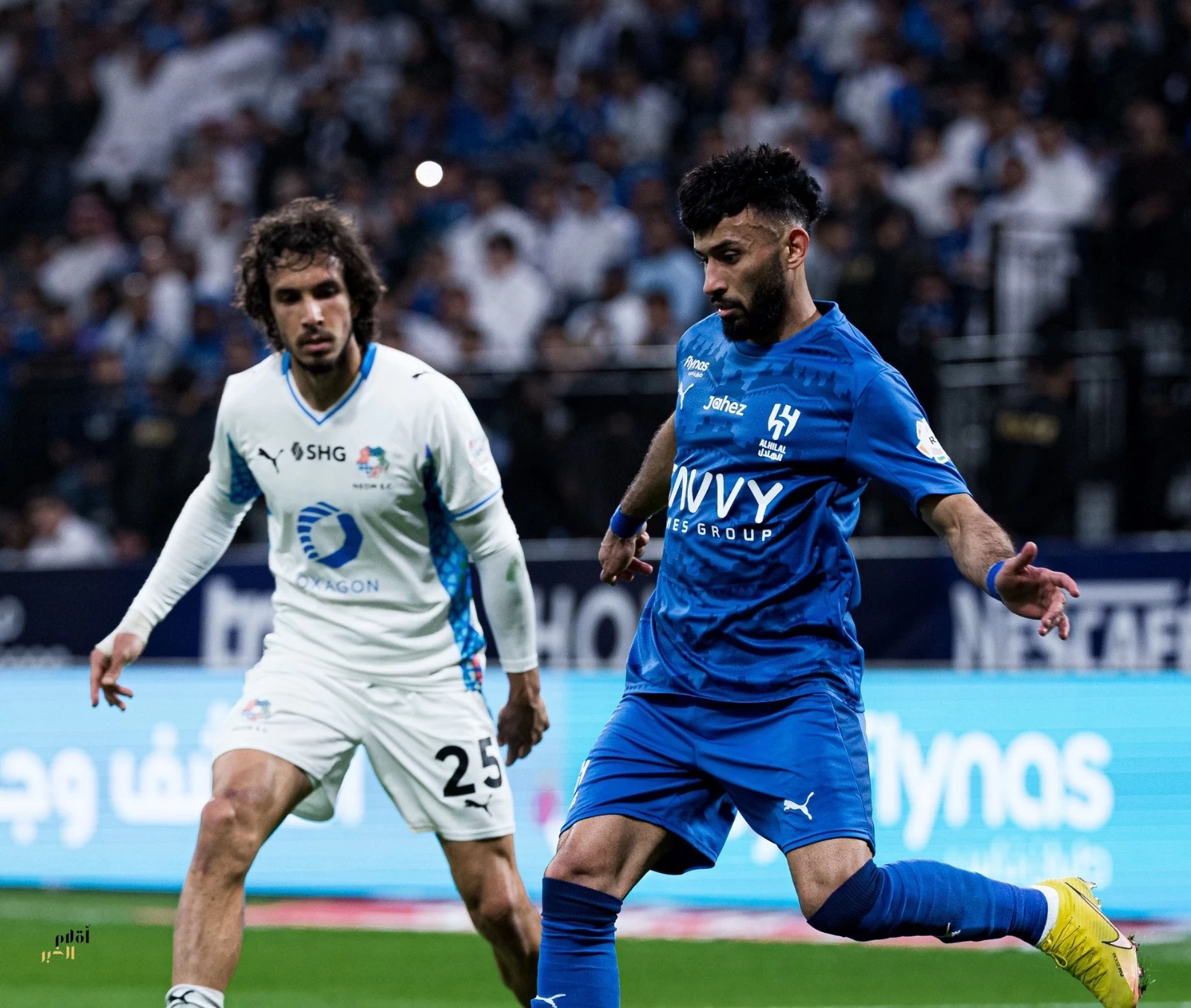 الهلال يكسب نيوم بهدفين ويتمسك بحلم التتويج بالدوري 