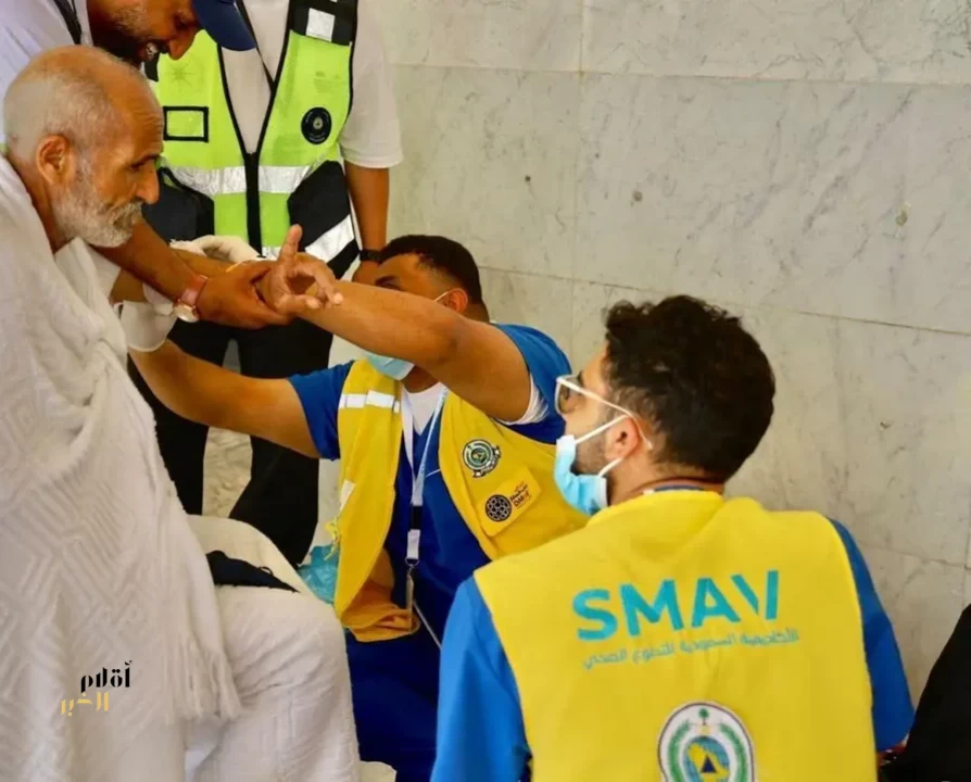 متطوعو الدفاع المدني يشاركون في خدمة ضيوف الرحمن بمشعر عرفات
