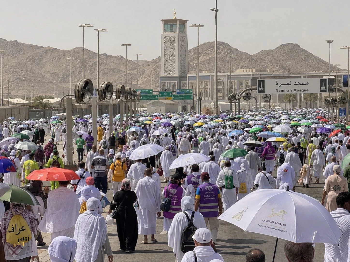جموع الحجاج تتوافد إلى مسجد نمرة استعدادًا لخطبة عرفة