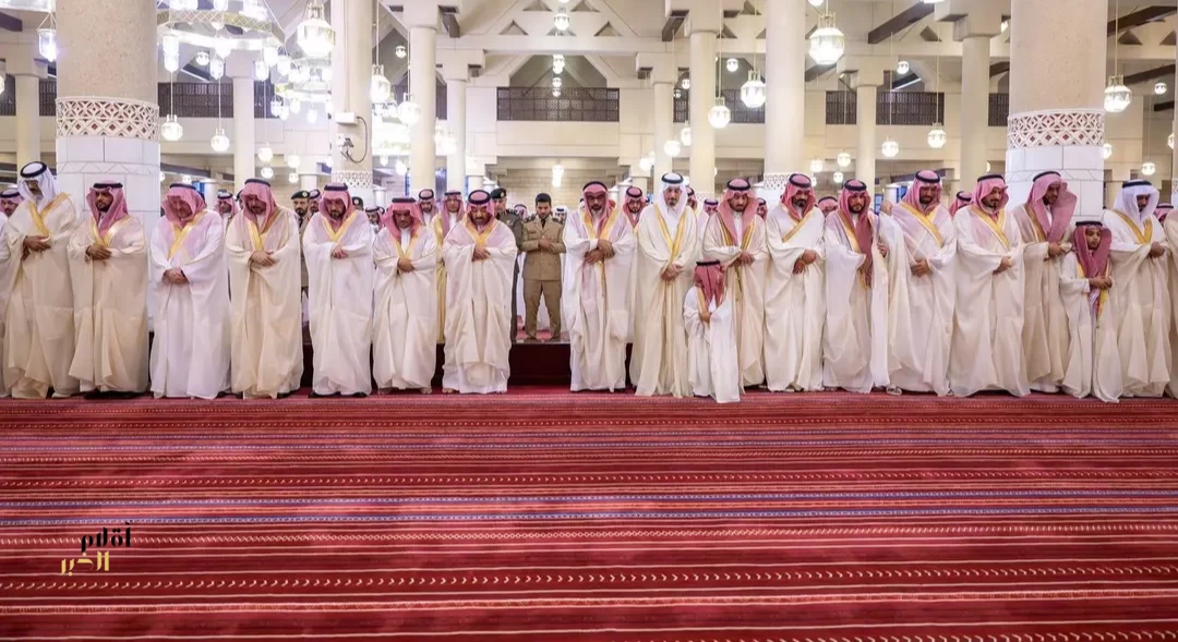 أمير منطقة الرياض ونائبه يؤديان صلاة عيد الأضحى