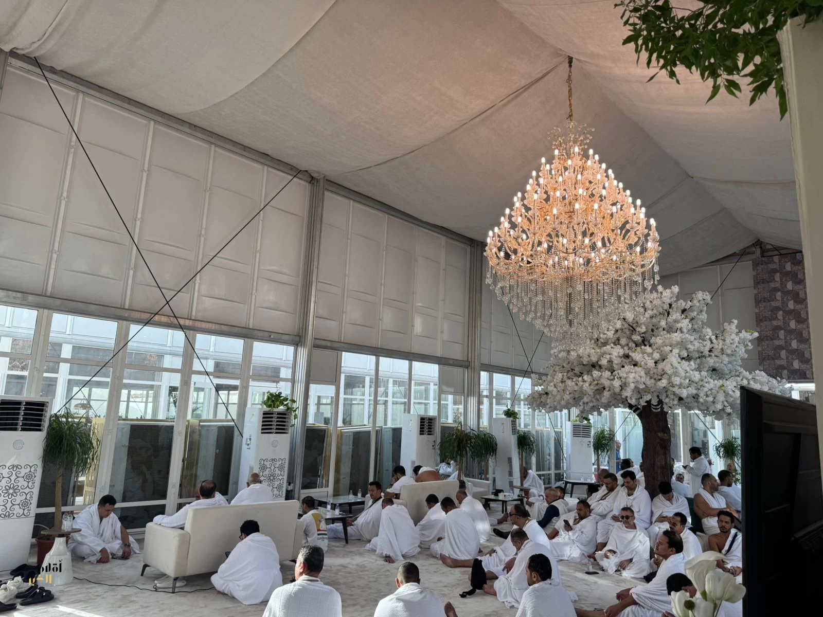من عرفات إلى منى في وقت قياسي.. إكرام ورحلات ترسمان رحلة حج ميسّرة لضيوف الرحمن