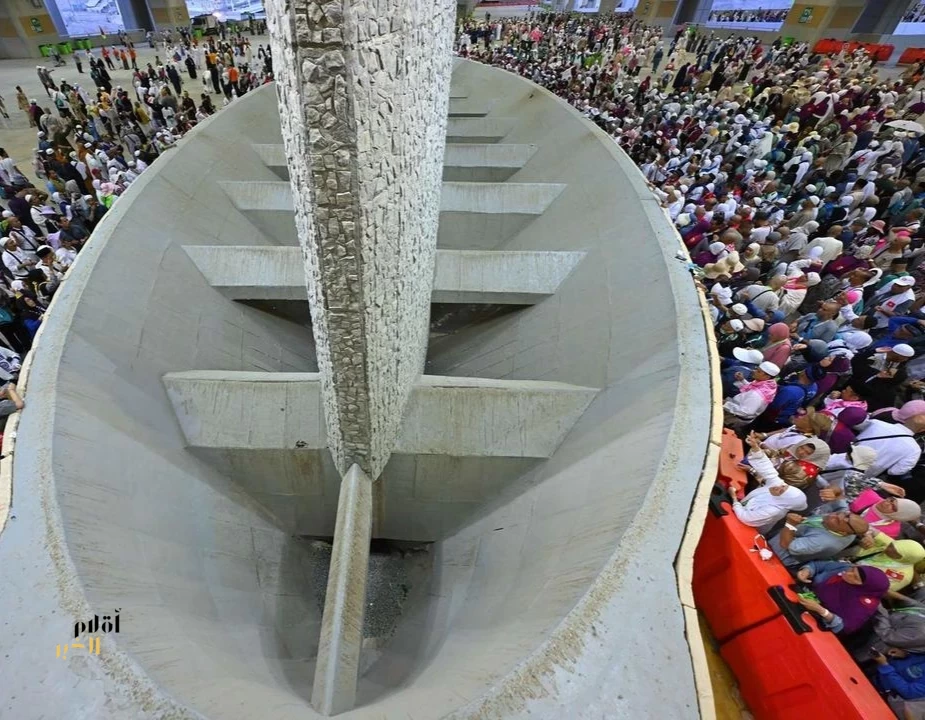 بين التكبير والدعاء.. 49 حصاة تختصر مشهد رمي الجمرات في منى