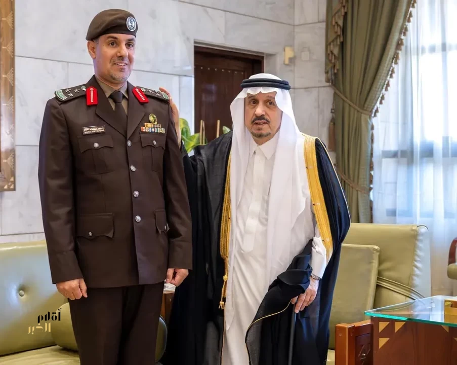 أمير منطقة الرياض يقلّد قائد قوة الأمن البيئي بالمنطقة رتبته الجديدة