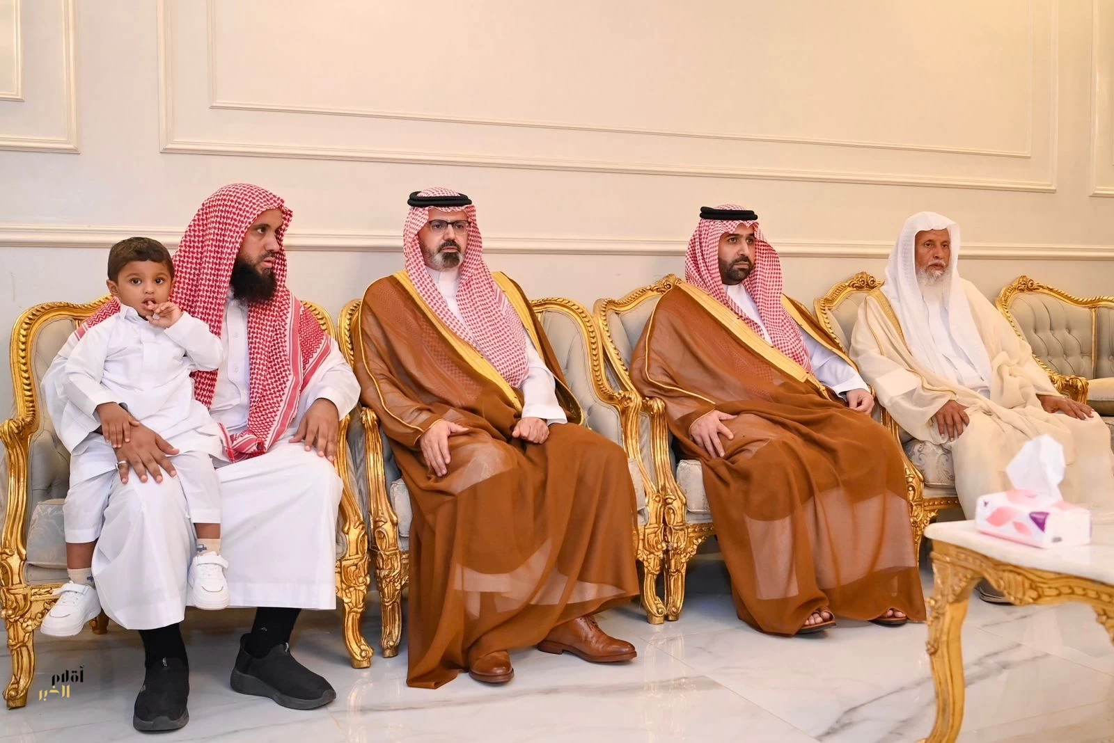 أمير جازان ونائبه يقدمان واجب العزاء للنجمي في وفاة ثلاثة من أبنائه